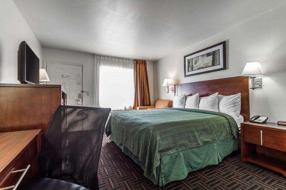 Quality Inn Fresno Near University Exteriör bild