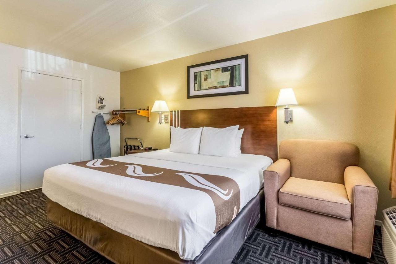 Quality Inn Fresno Near University Exteriör bild