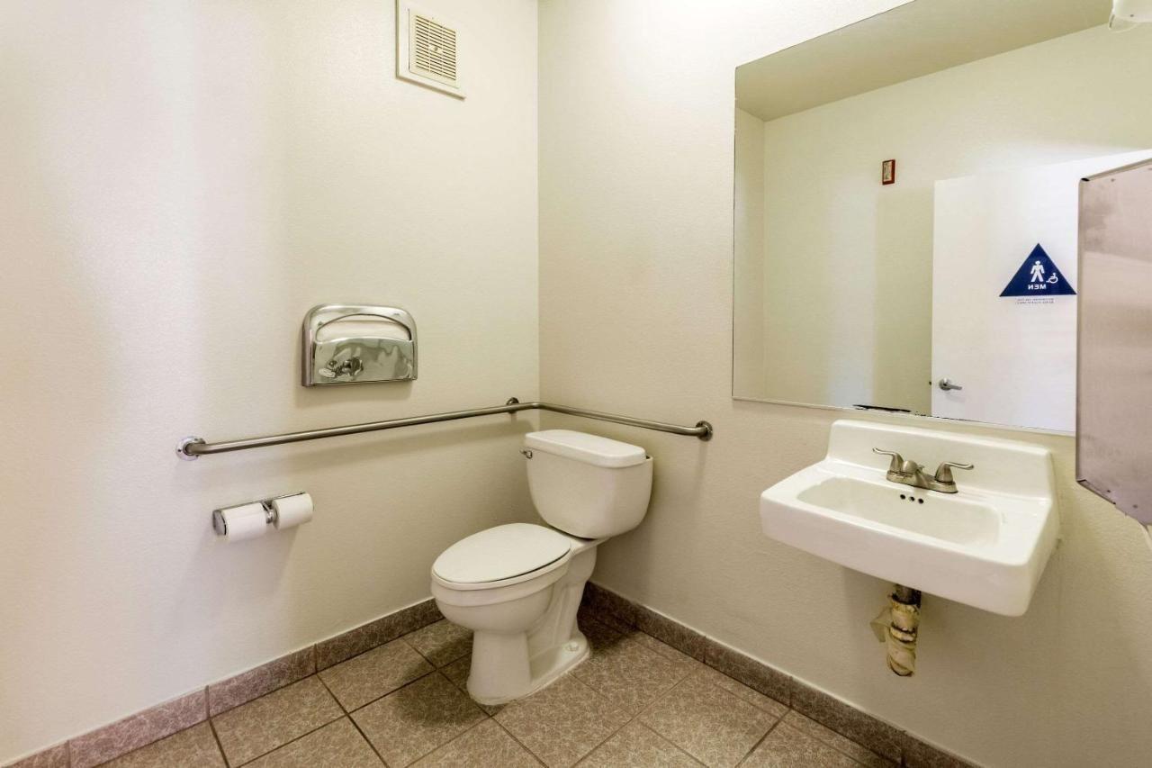 Quality Inn Fresno Near University Exteriör bild