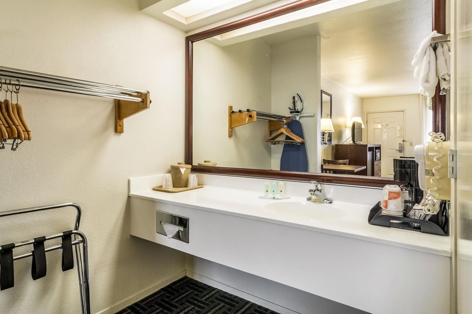 Quality Inn Fresno Near University Exteriör bild