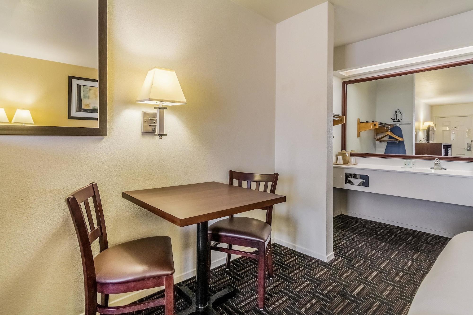 Quality Inn Fresno Near University Exteriör bild