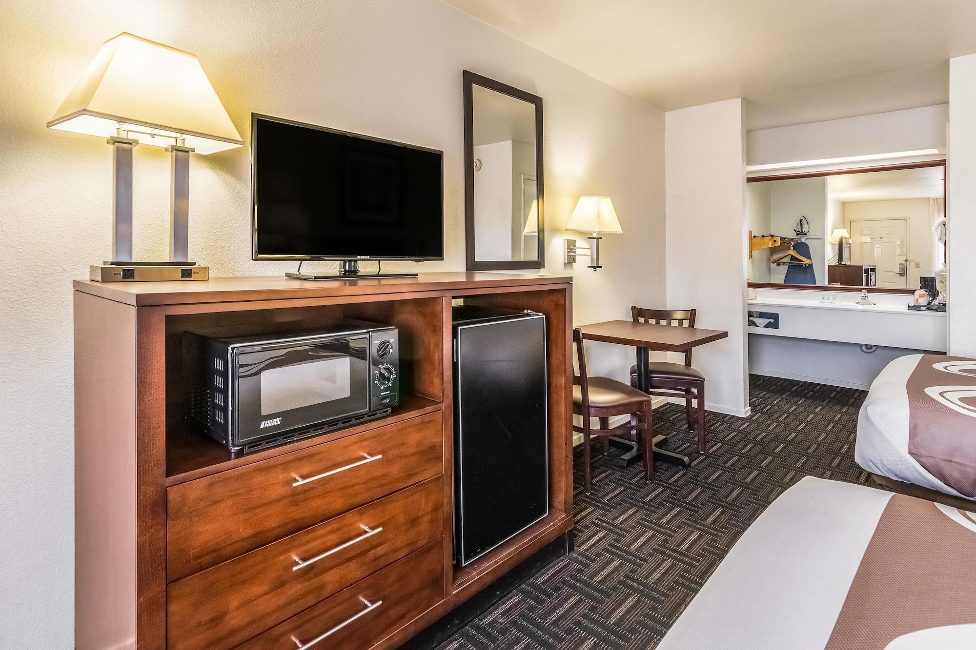 Quality Inn Fresno Near University Exteriör bild