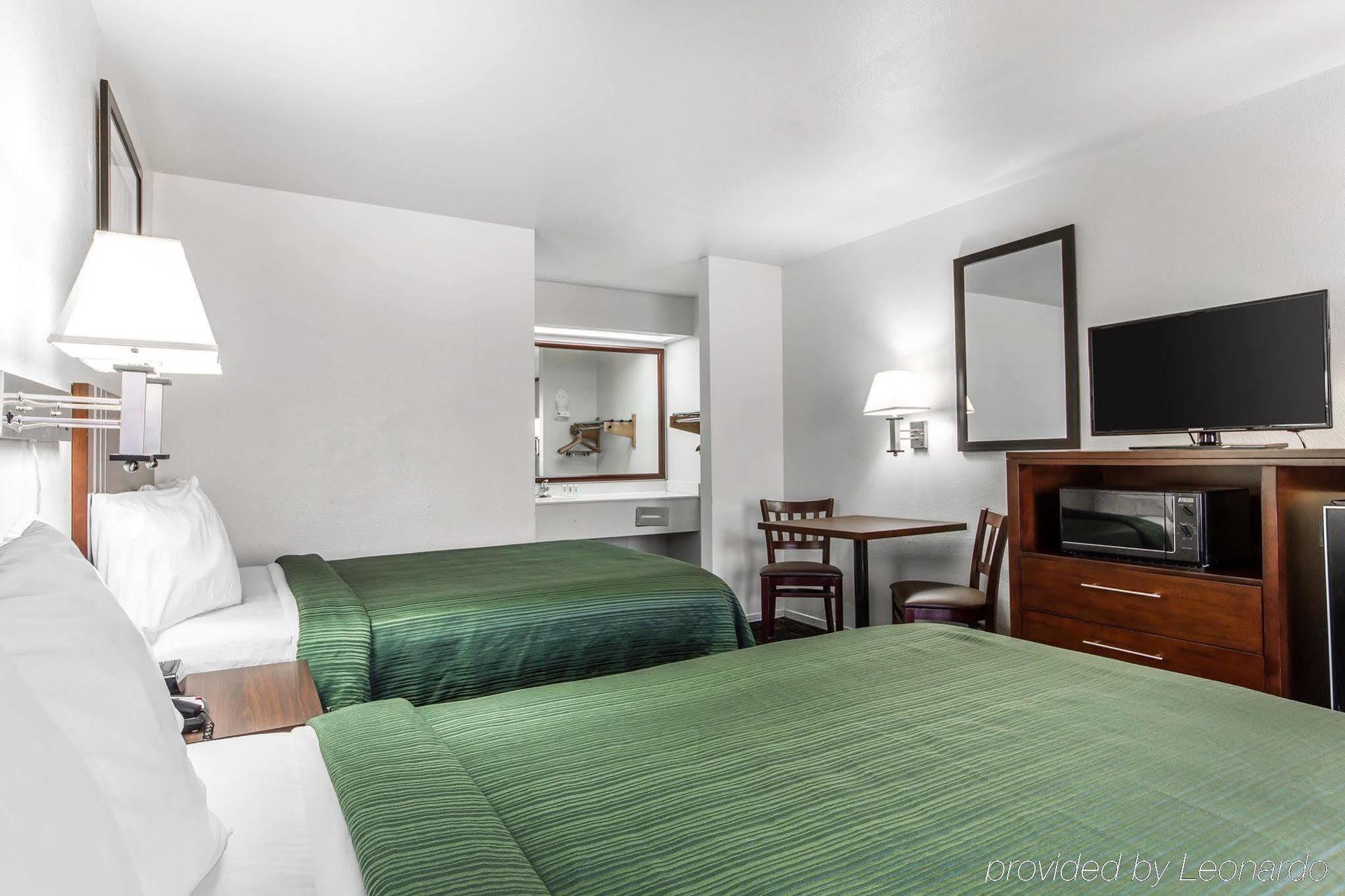 Quality Inn Fresno Near University Exteriör bild