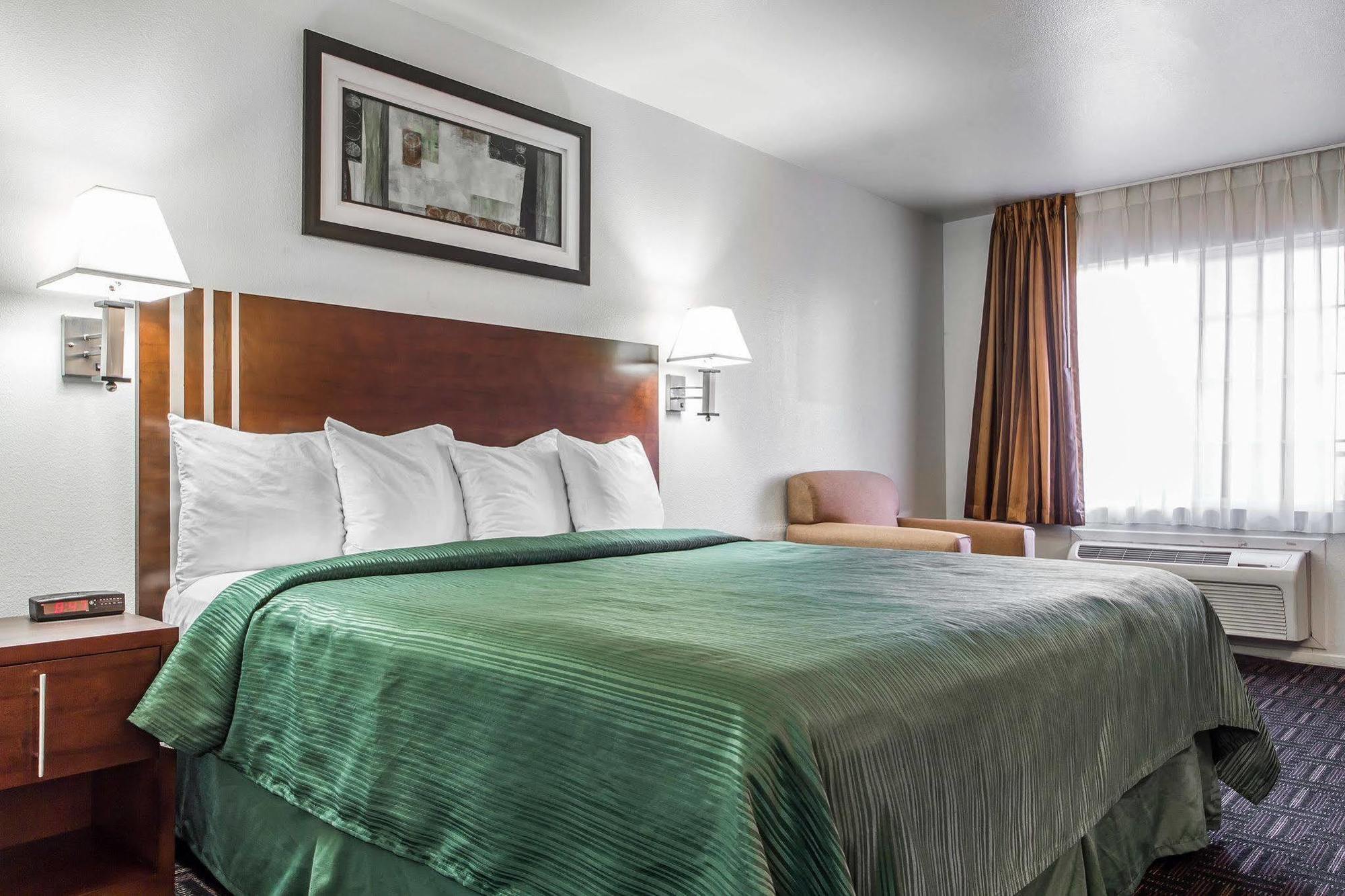 Quality Inn Fresno Near University Exteriör bild