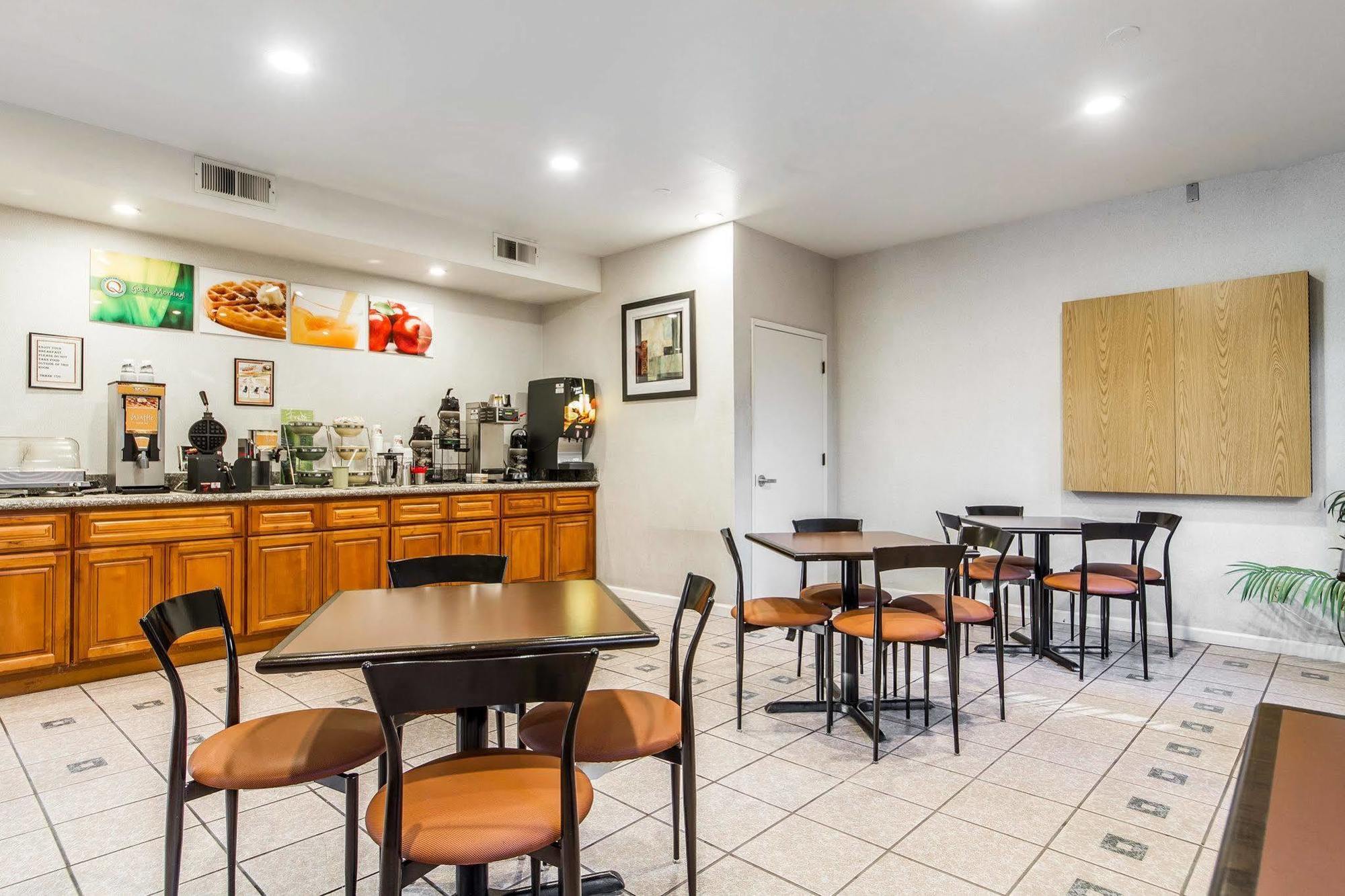Quality Inn Fresno Near University Exteriör bild