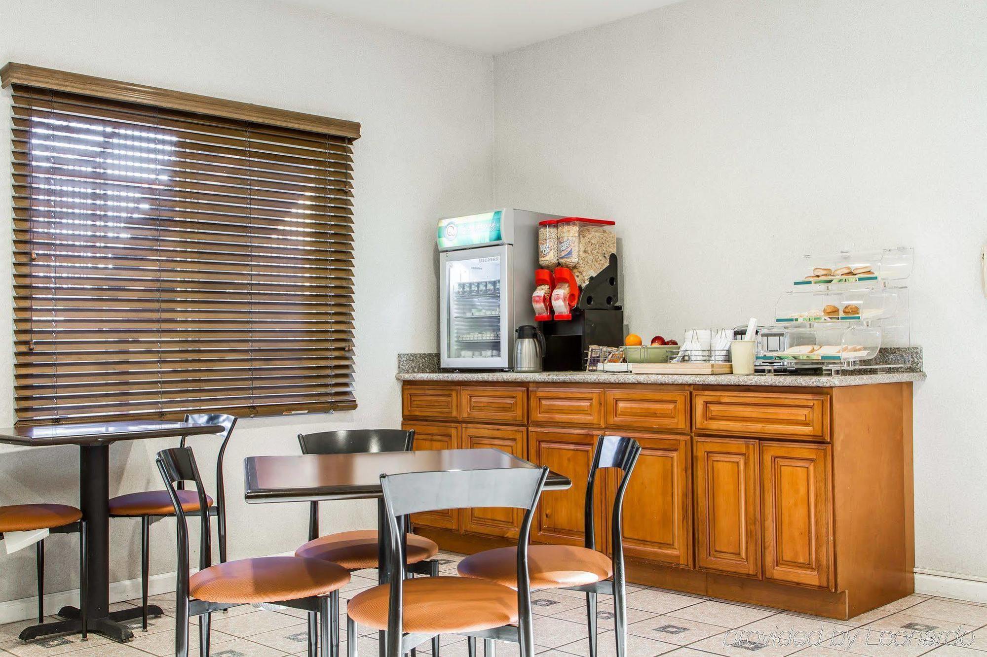 Quality Inn Fresno Near University Exteriör bild