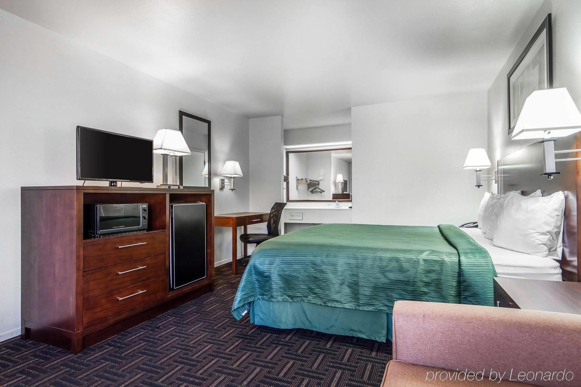 Quality Inn Fresno Near University Exteriör bild
