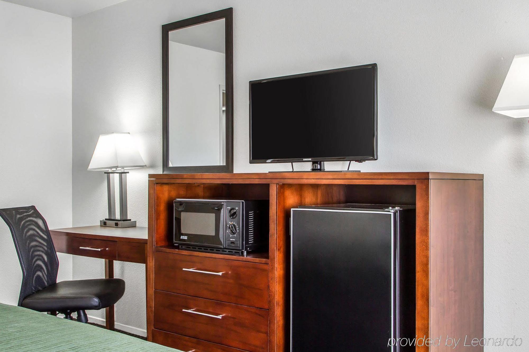 Quality Inn Fresno Near University Exteriör bild
