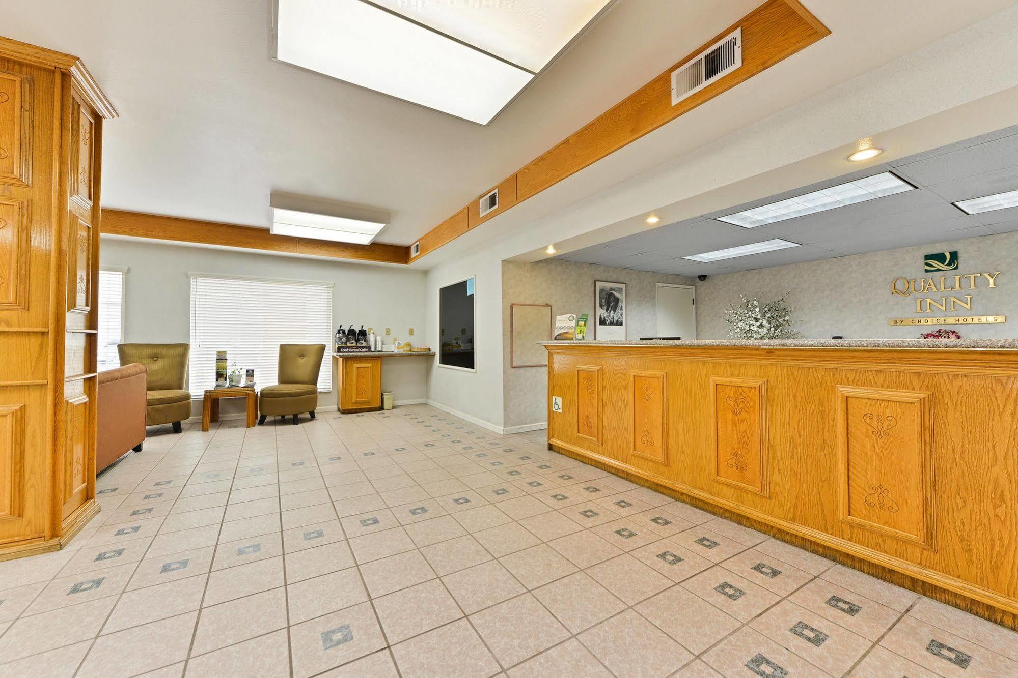 Quality Inn Fresno Near University Exteriör bild