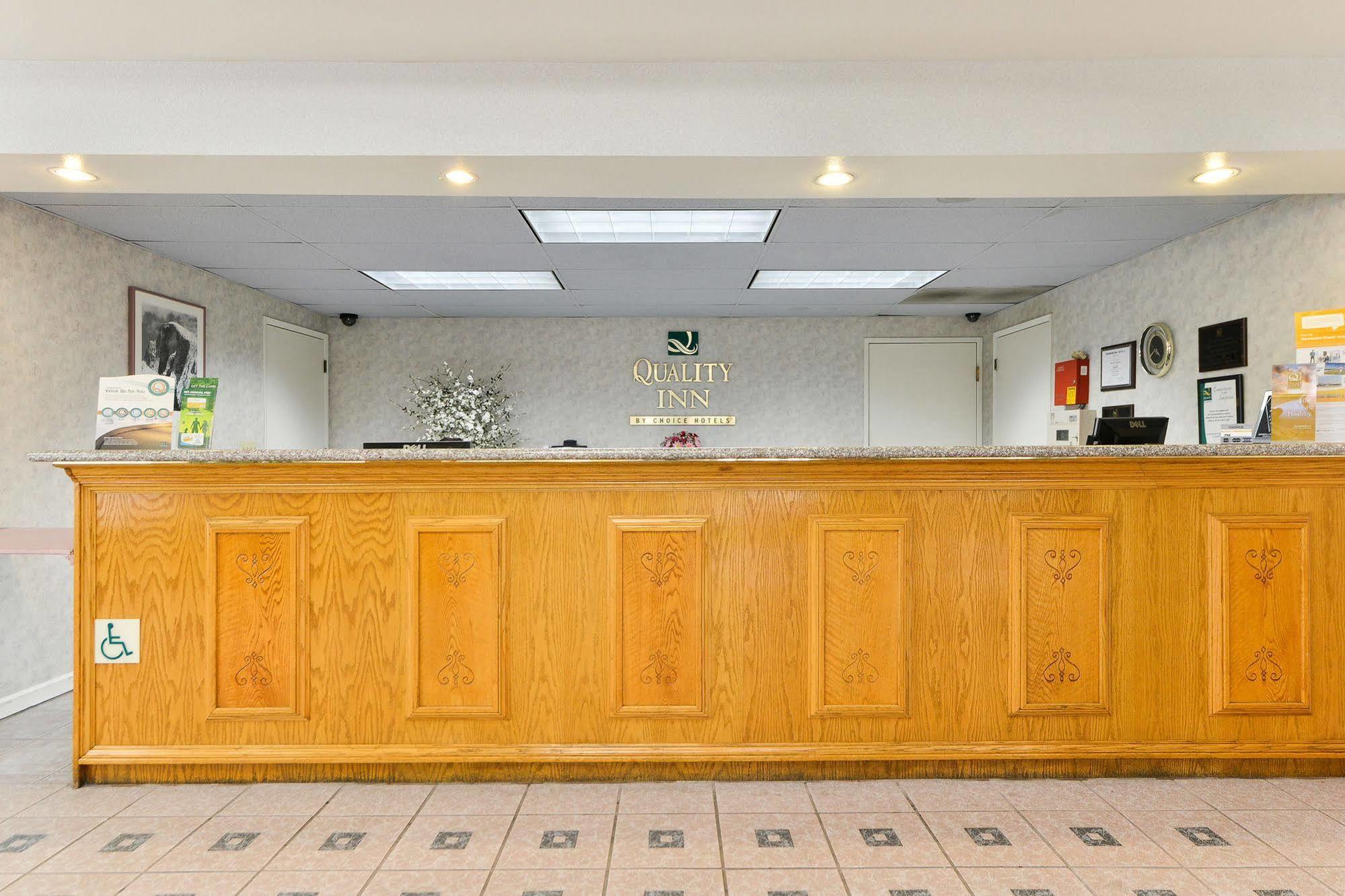 Quality Inn Fresno Near University Exteriör bild
