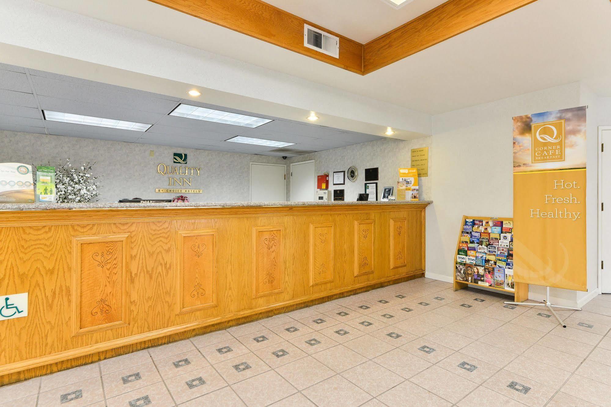 Quality Inn Fresno Near University Exteriör bild