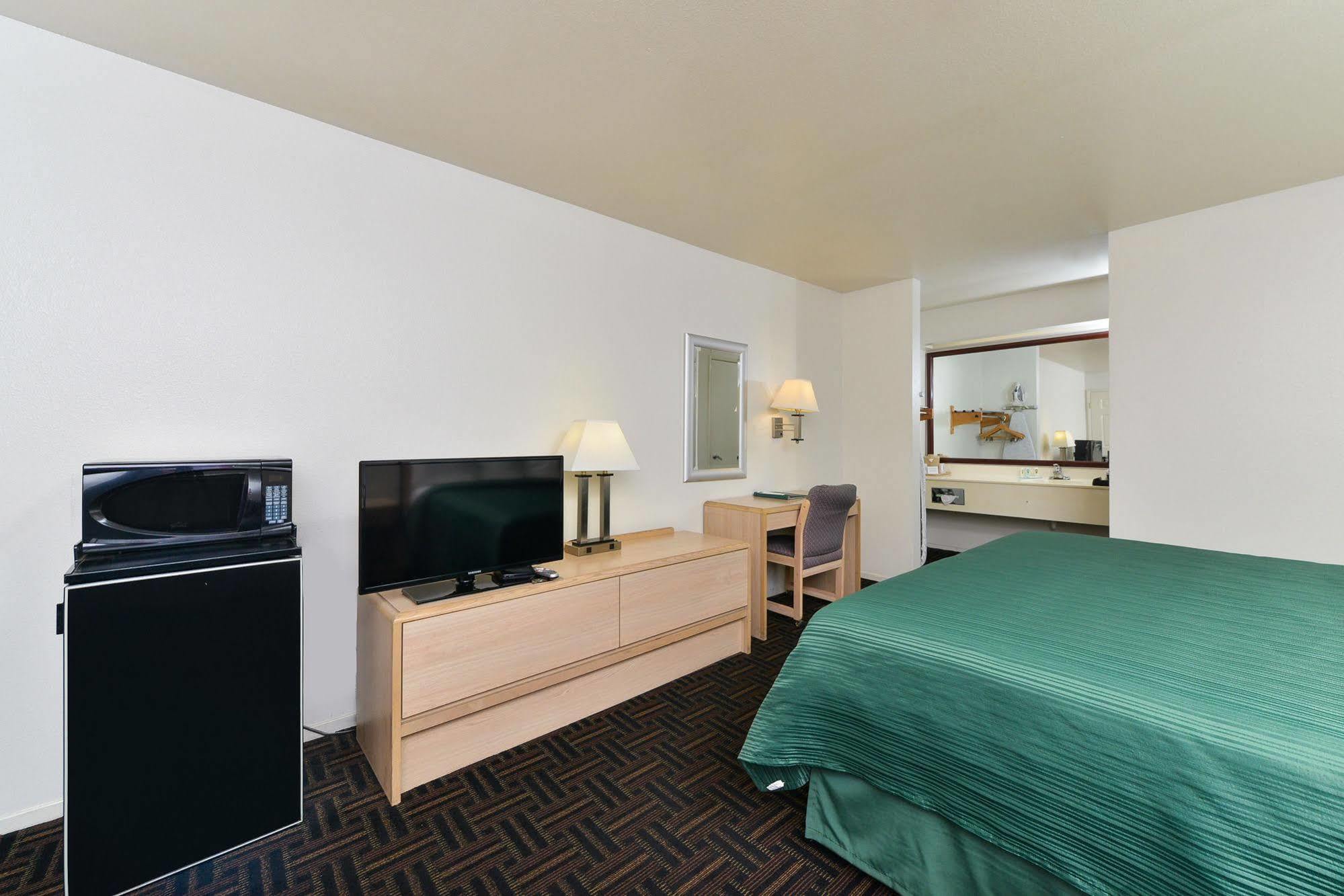 Quality Inn Fresno Near University Exteriör bild