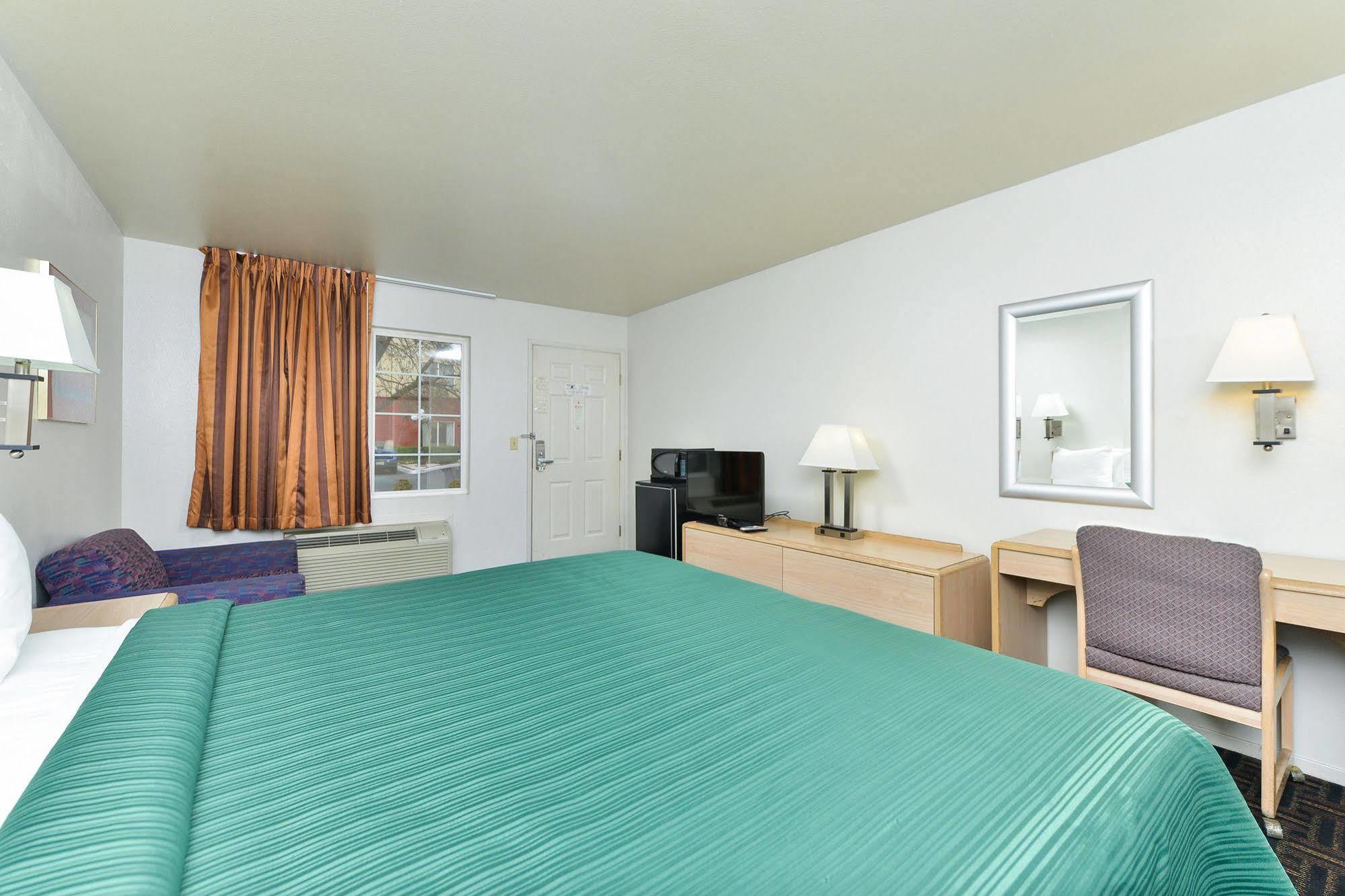 Quality Inn Fresno Near University Exteriör bild