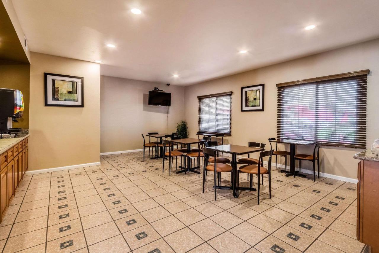 Quality Inn Fresno Near University Exteriör bild
