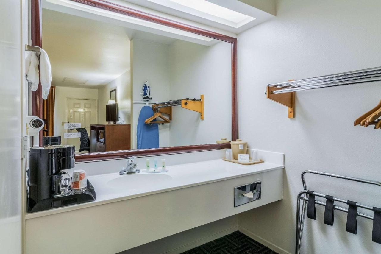 Quality Inn Fresno Near University Exteriör bild