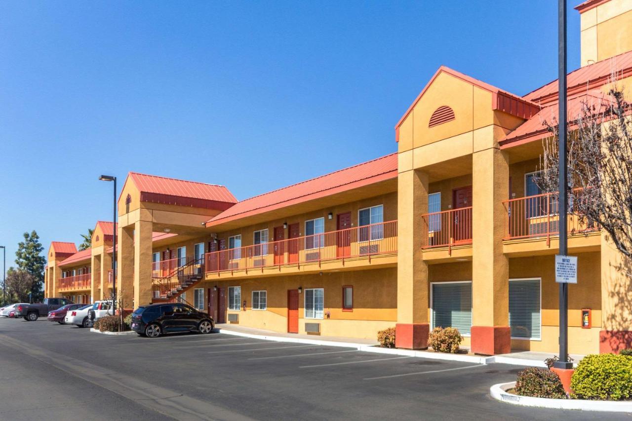 Quality Inn Fresno Near University Exteriör bild